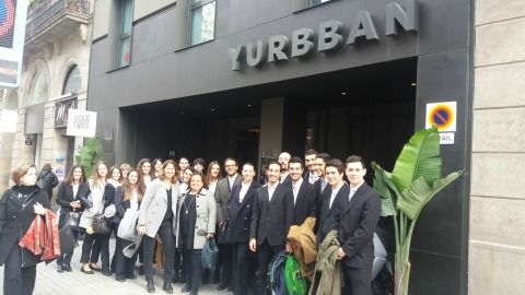 Imatge de visita d'estudiants de Direcció Hotelera a Hotel Yurbban