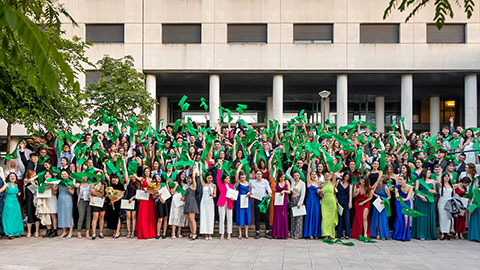 Foto de grup de l'acte de graduació 2023