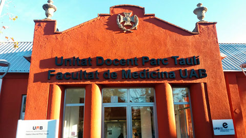 Façana de la Unitat Docent Parc Taulí de la Facultat de Medicina de la UAB