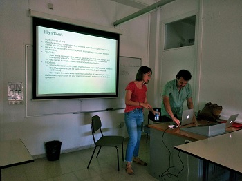 Òscar Coromina i Ariadna Matamoros imparteixen un taller d'issue mapping