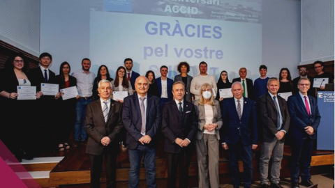 Premis ACCID 2022, els guardonats i organitzadors en grup sobre l'escenari