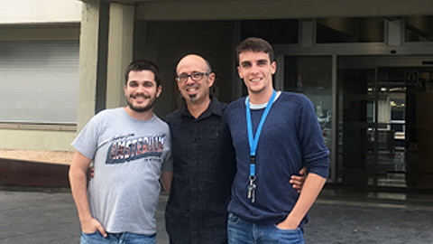 De izquierda a derecha los investigadores del IBB-UAB Samuel Peña, Salvador Ventura y Jordi Pujols