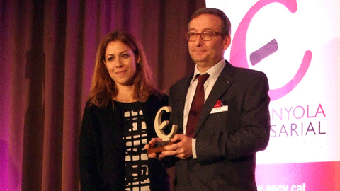 Carlos Sánchez recibe el premio a la promoción de la ciudad para la UAB