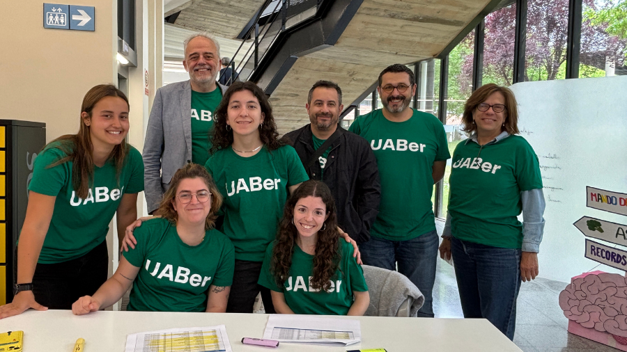Grup del Dia de les Famílies amb el rector de la UAB