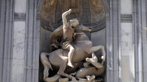 Imatge de l'estatua de Sant Jordi a la Generalitat