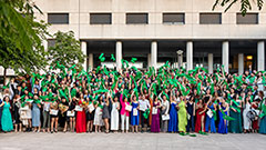 Foto de grup de l'acte de graduació 2023