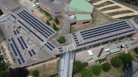 Instal·lació solar fotovoltaica a la Facultat de Veterinària