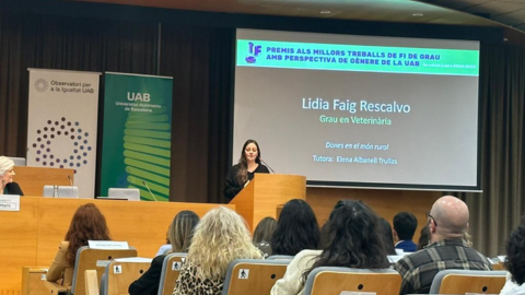 lidia faig recollint el premi