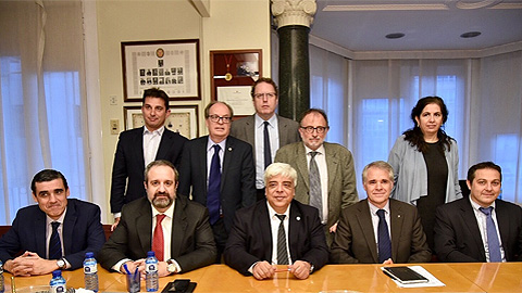 Col·legis d'Advocats donen suport al projecte pilot sobre una vacuna anticonceptiva en senglars