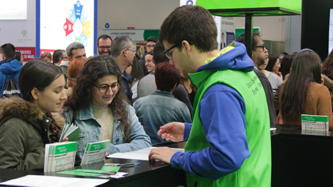 Estudiant de promoció al Saló de l'Ensenyament