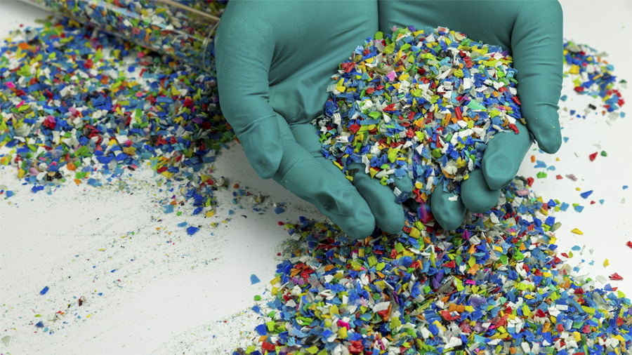 Micro- i nanopl&agrave;stics amb una m&agrave;