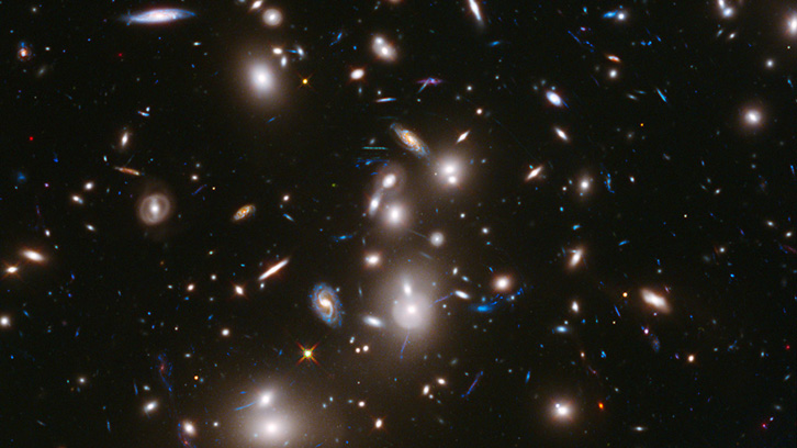 Cúmulo de galaxias Abell 2744 (NASA/ESA/STScI)