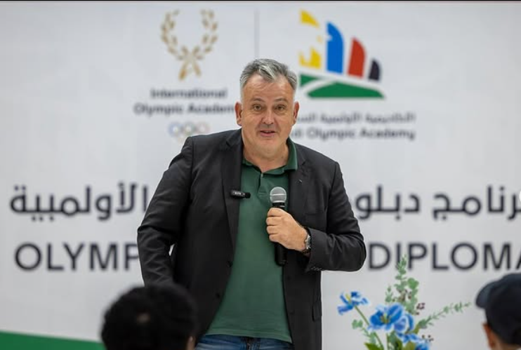 Emilio Fernández imparteix un mòdul sobre comunicació olímpica a l'Acadèmia Olímpica Saudita
