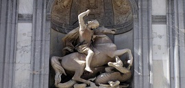 Imatge de l'estatua de Sant Jordi a la Generalitat