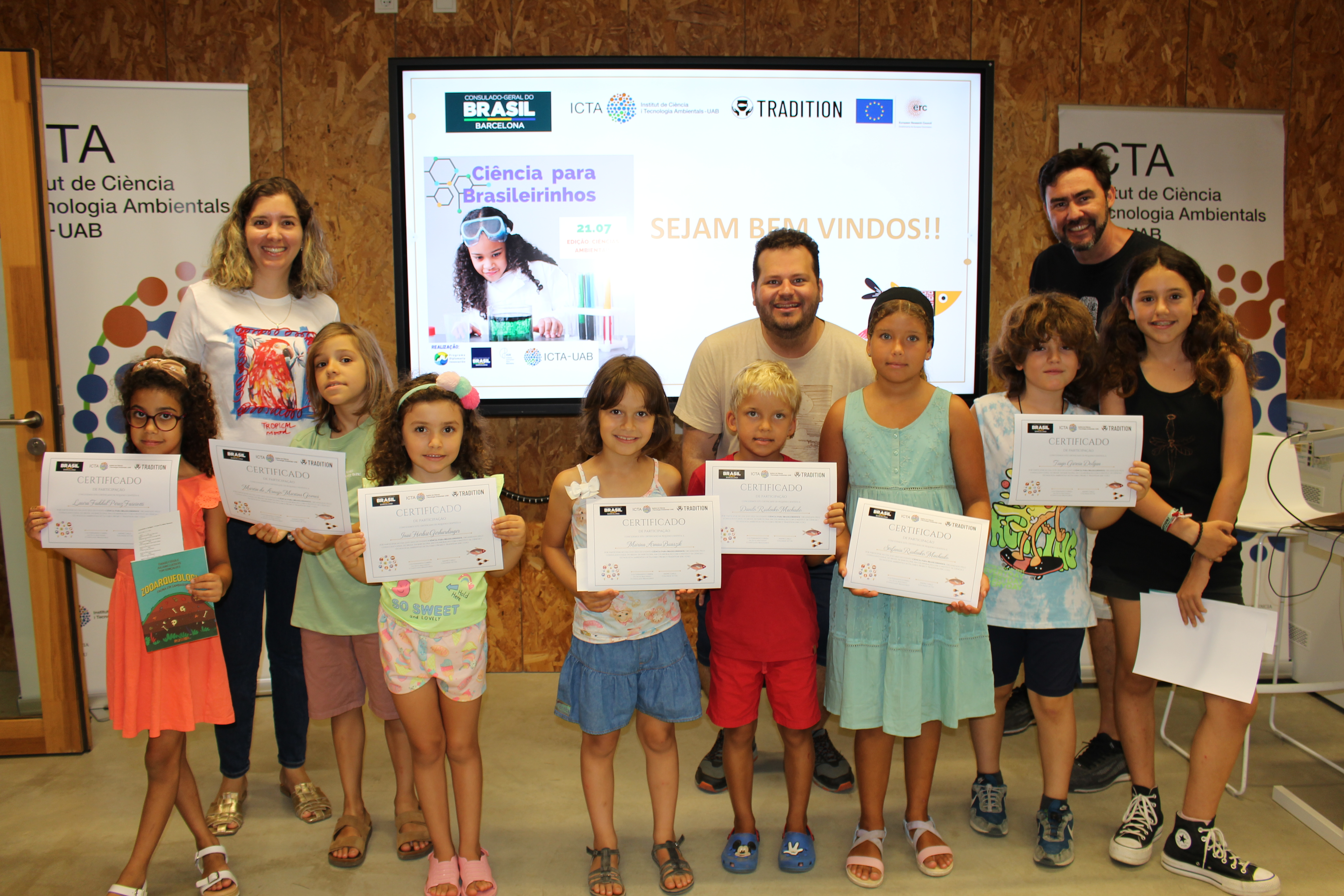 Nens brasilers fent ciència a l'ICTA-UAB
