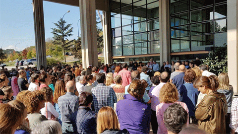 La UAB es concentra a favor del diàleg i en protesta contra els empresonaments