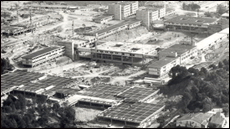Vista aérea del campus en construcción, en 1971