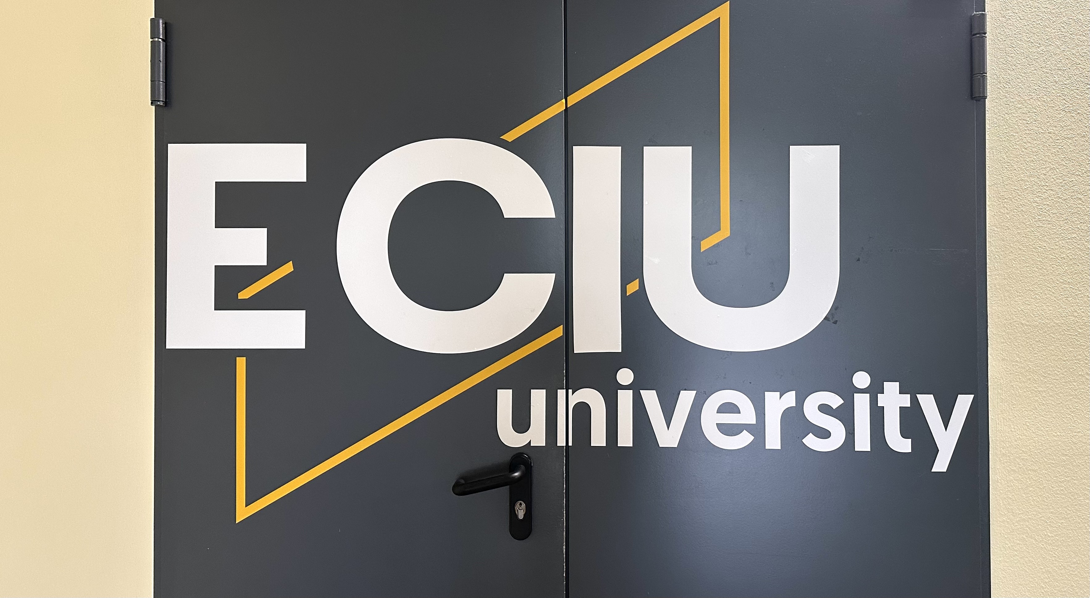 Imatge de portada de contacte i més info