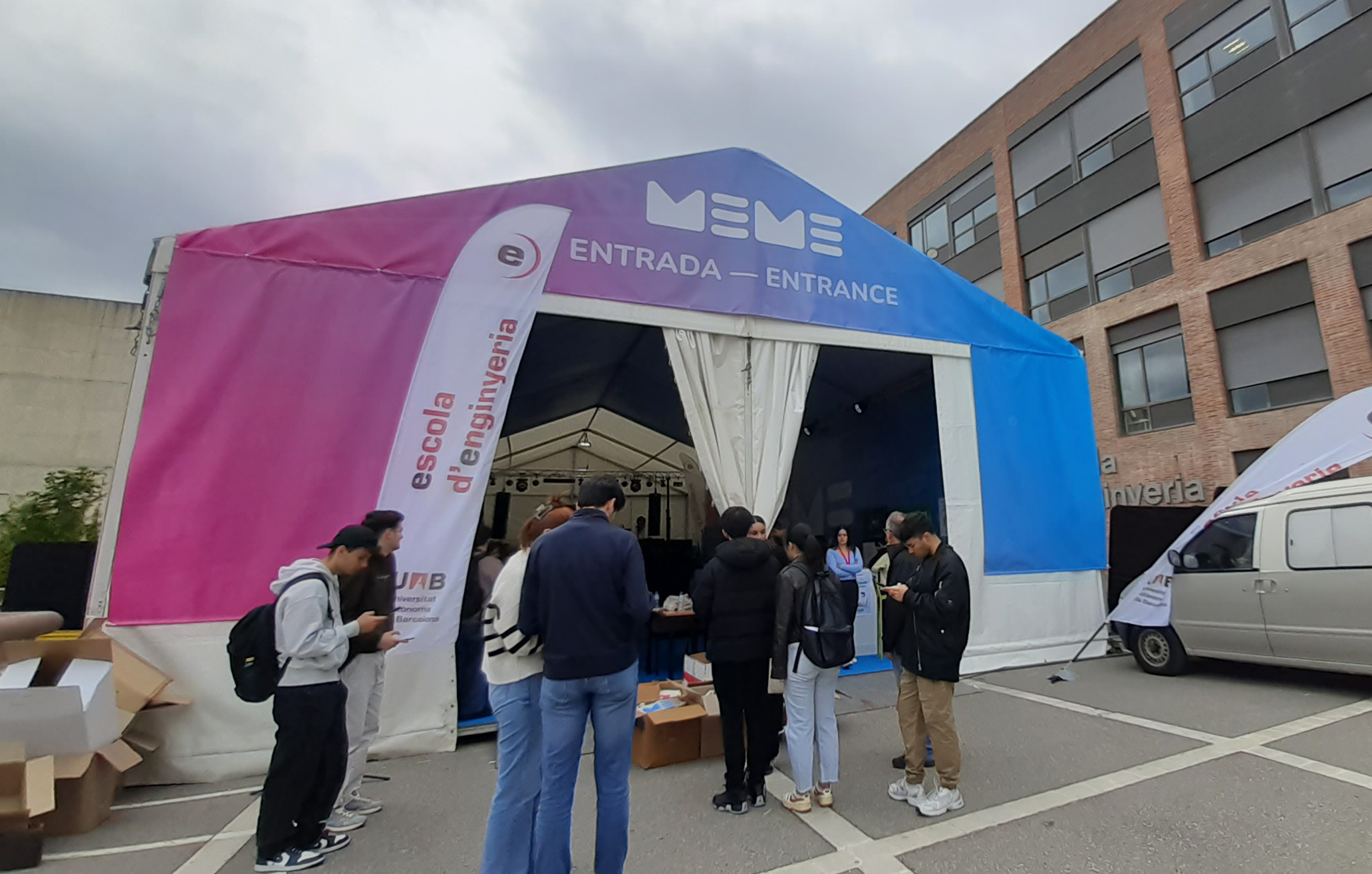 Carpa de l'entrada a la Memenginy 2024