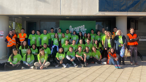 Imatge foto de grup dels voluntaris i voluntàries de la Cursa de la UAB