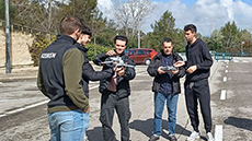 Estudiants del Grau EPSI aprenent com funciona un dron