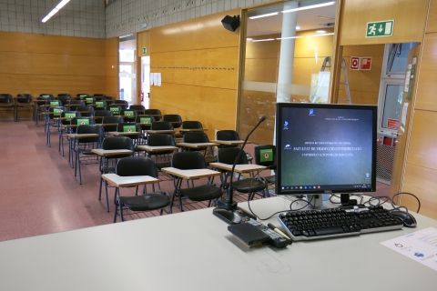 El cirerer florit de la Facultat