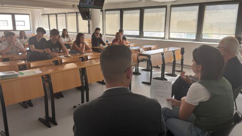 Estudiants a la JPO de criminalística