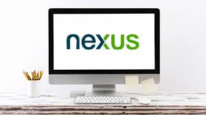 Ordinador en un escriptori amb el logotip de la plataforma Nexus