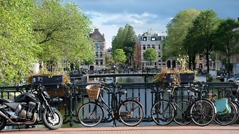 Amsterdam aplica la teoria del dònut