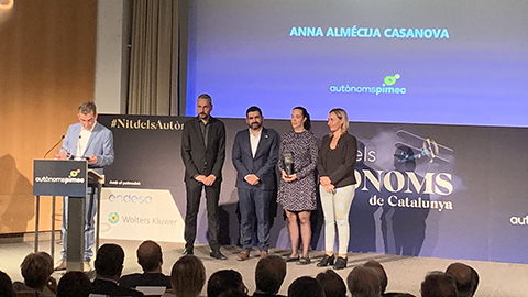 La professora Anna Almécija, premiada a la 1a Nit dels Autònoms de Catalunya