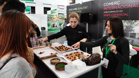 Ada Parellada en el estand de UAB Formación Profesional en el 'Saló de l'Ensenyament'
