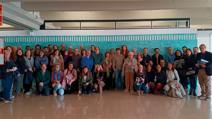 Foto de grup de la celebració dels 50 anys del Servei de Microscòpia