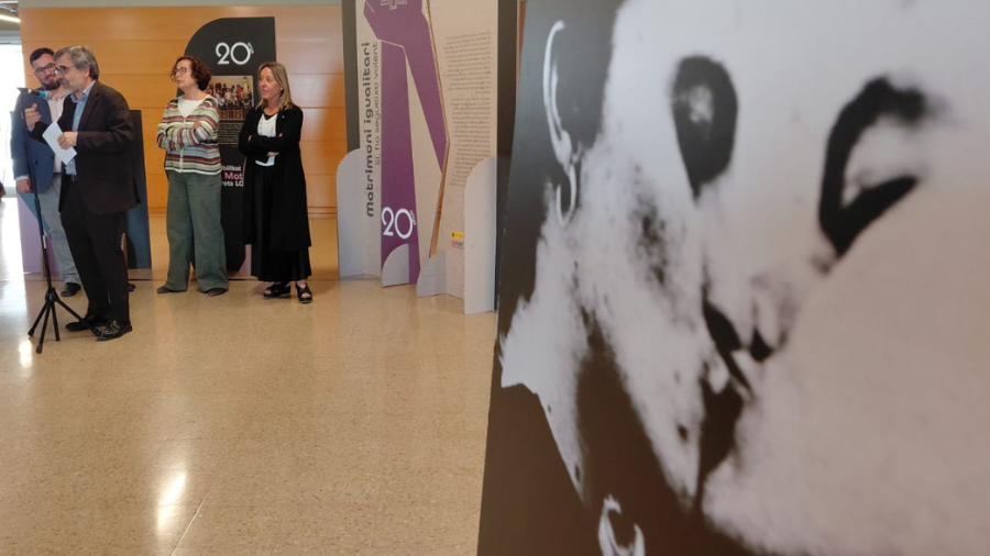 Inauguració de la mostra al vestíbul de Dret.