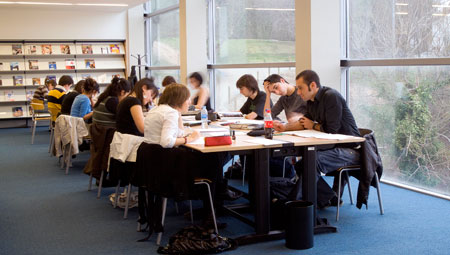 Espacios trabajo Biblioteca - Facultad de Ciencias de la Comunicación - UAB Barcelona