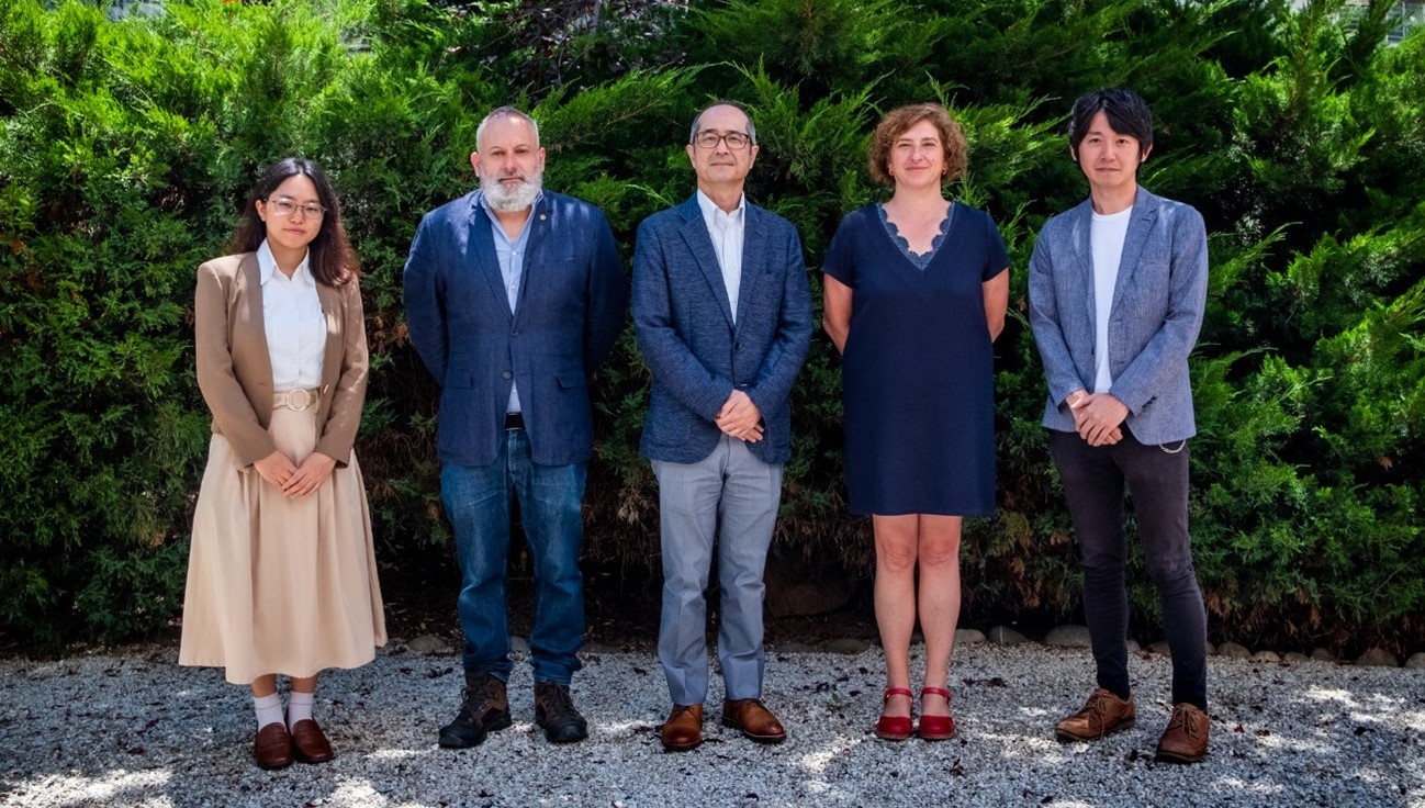 L'equip de Deganat i el Cònsol General del Japó al Jardí Japonès de la FTI