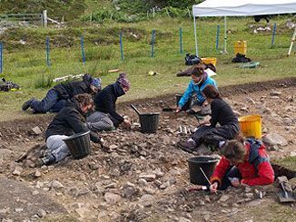 Investigadores i estudiants d'Arqueologia de la UAB excaven a Escòcia
