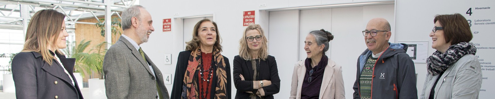 La secretaria d039Estat d039RDi intercanvia impressions amb els investigadors de l039ICTA-UAB
