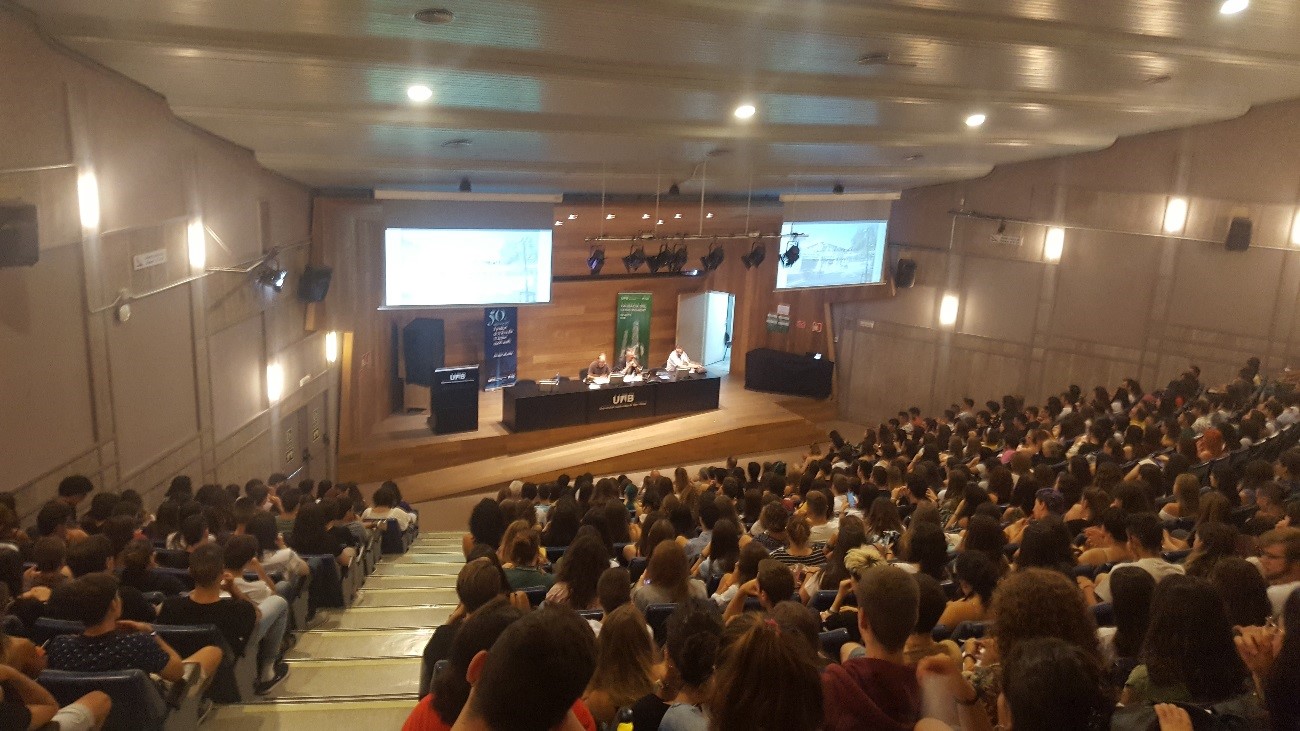 Fotografia de l'Auditori en Sessions Acollida Estudiants