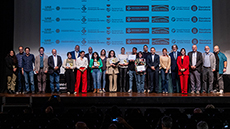 Guardonats i guardonades dels Premis Eines amb els representants de les entitats organitzadores