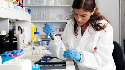 Investigadora bioquímica recurs