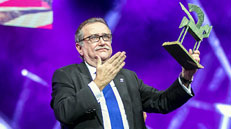 Josep M. Martí rep el premi Ondas