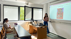 Estudiant explicant la seva experiència de pràctiques