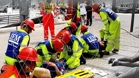 El máster en Asistencia Integral en Urgencias y Emergencias realiza un simulacro de catástrofe en el