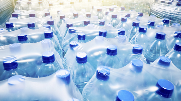 Ampolles d'aigua de plàstic PET
