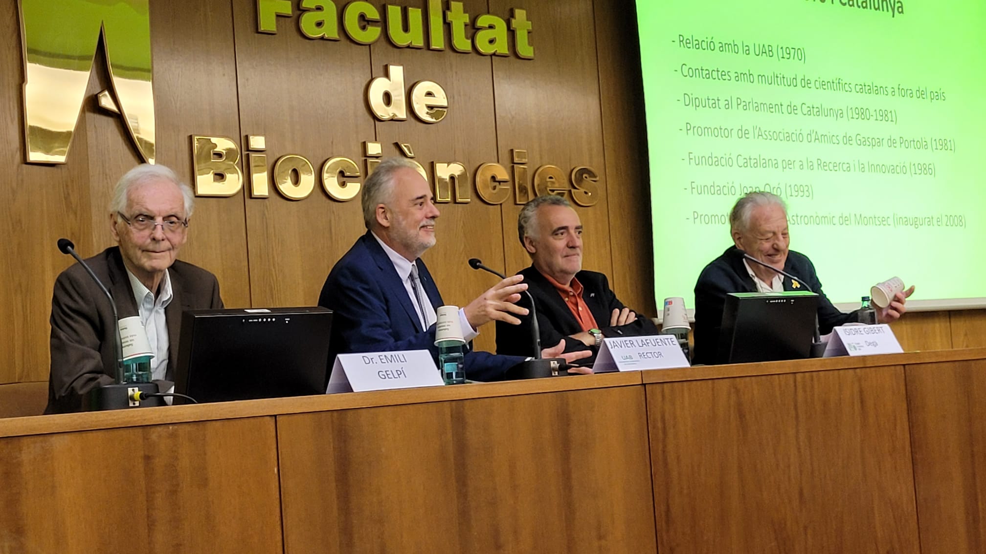 El Dr. Emili Gelpí, el Rector Javier Lafuente, el degà Isidre Gibert i el Dr. Claudio Cuchillo