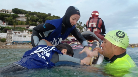 Simulacro y prácticas de rescate acuático y subacuático