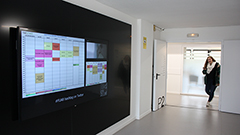 Pantalles Edifici Blanc