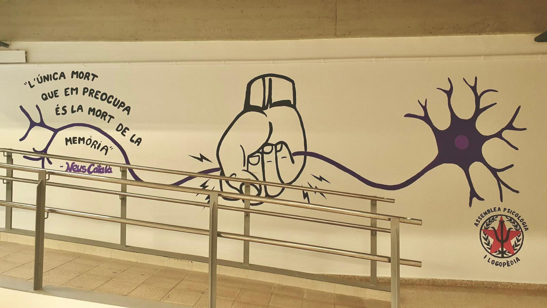 Imatge Mural feminista de la Facultat un cop ja acabat