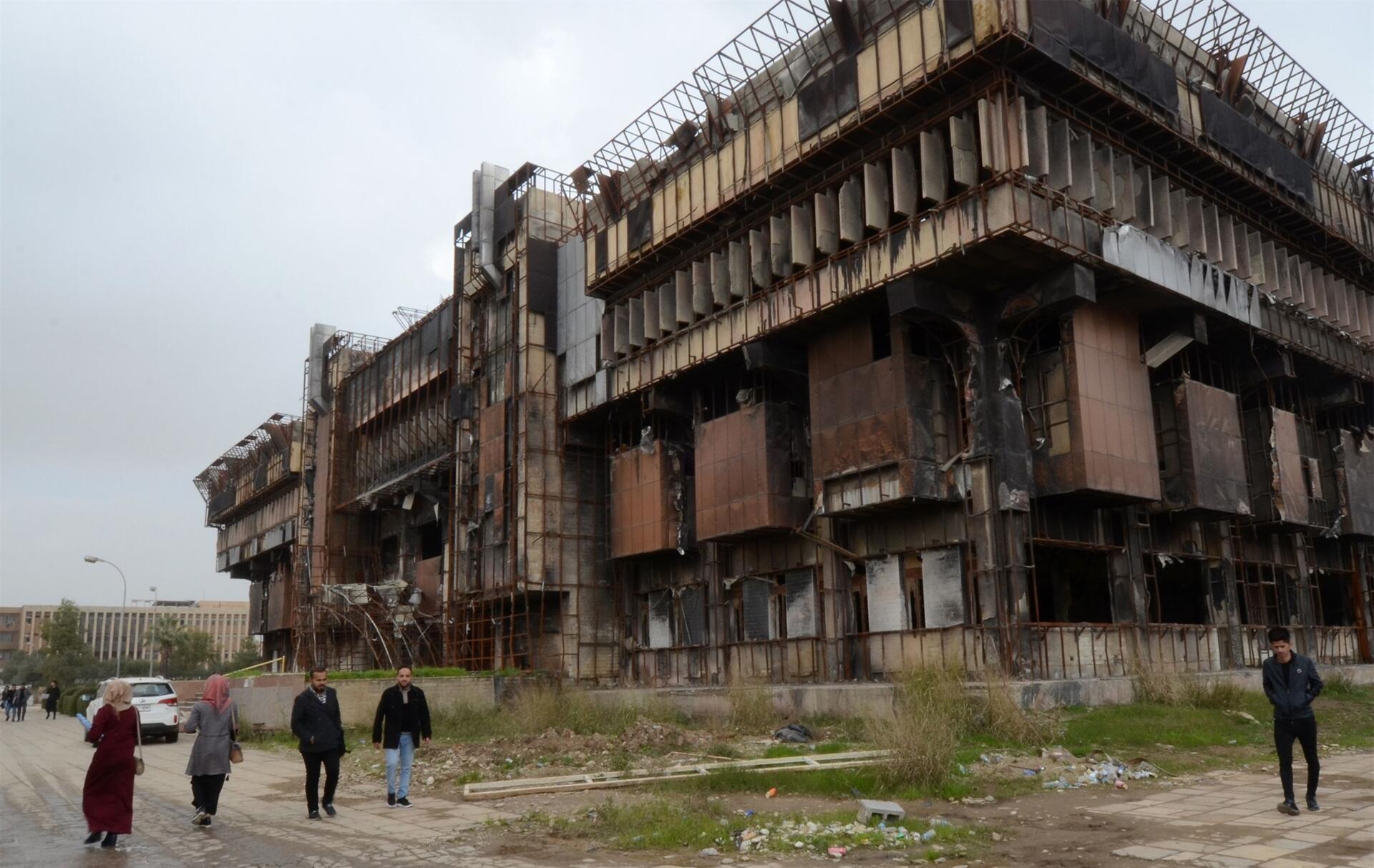 Biblioteca de la Universitat de Mossul destruïda
