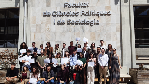 Foto de grup dels premiats TFG Arcadi Oliveres 2024